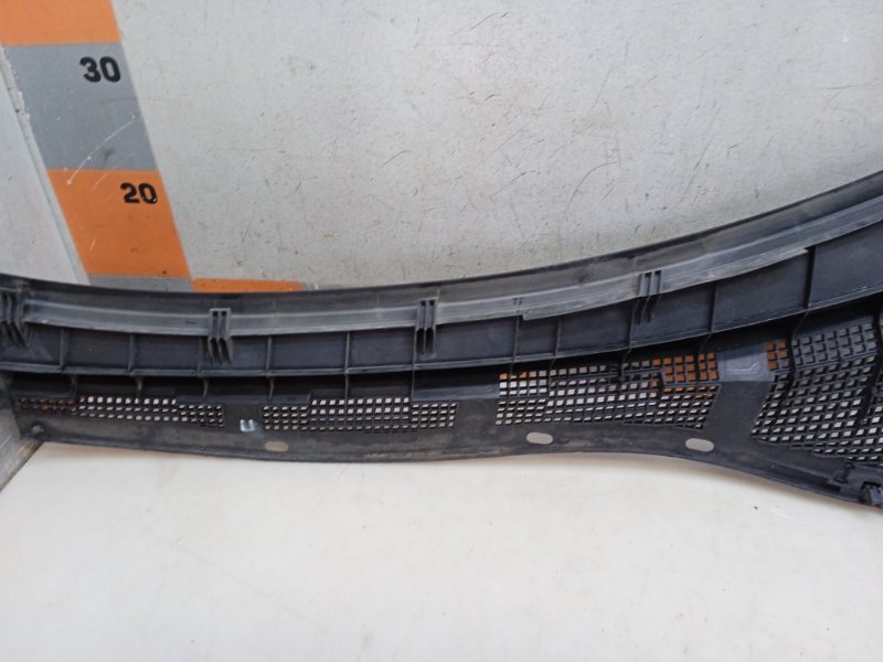 Планка под лобовое стекло