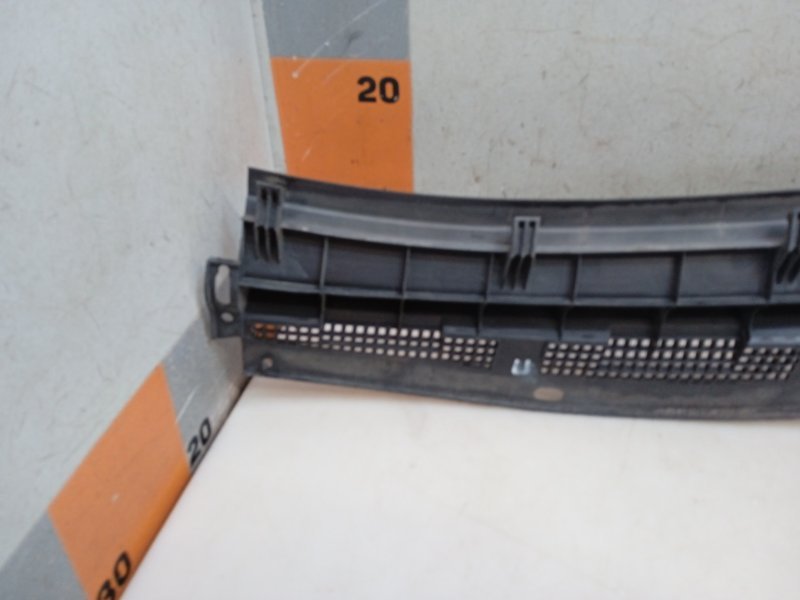 Планка под лобовое стекло