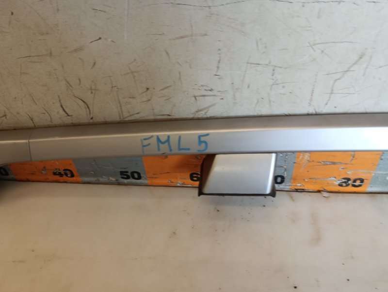 Рейлинг (релинг) правый (планка на крышу)