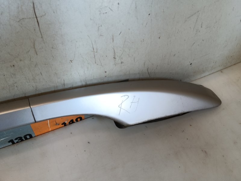 Рейлинг (релинг) правый (планка на крышу)