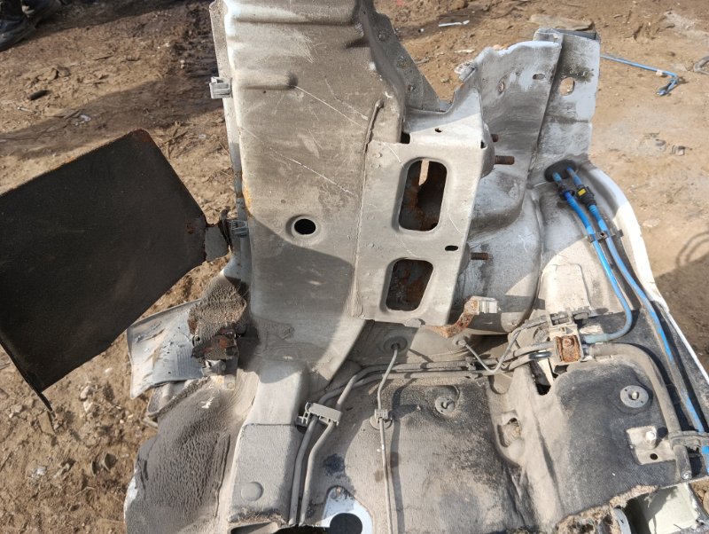 Лонжерон передний правый