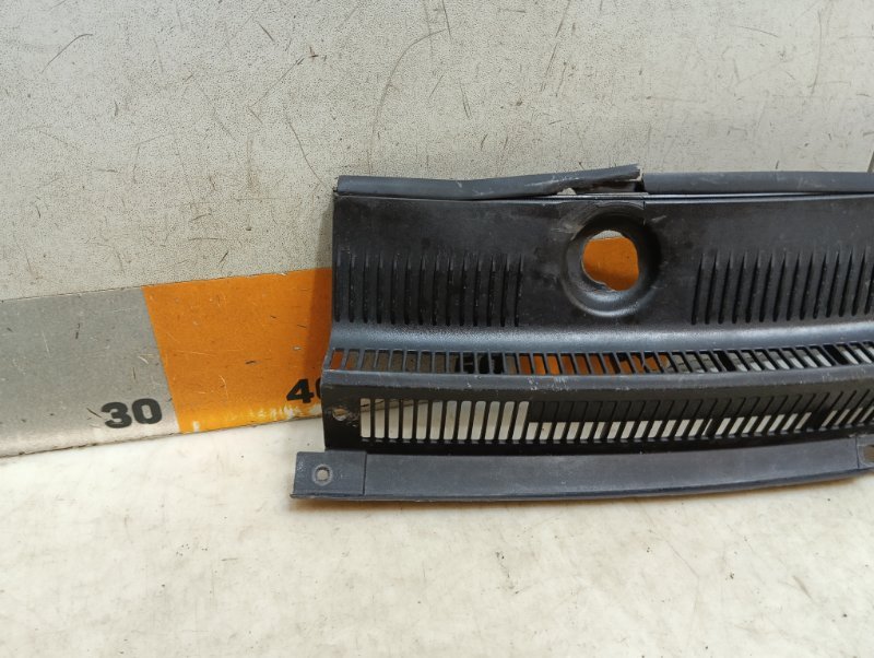 Планка под лобовое стекло