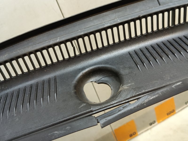 Планка под лобовое стекло