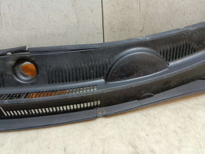 Планка под лобовое стекло