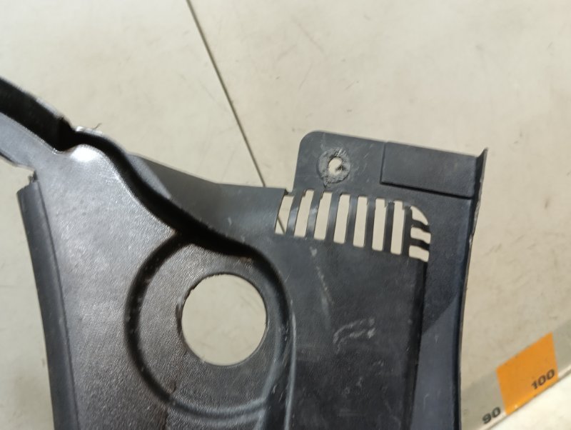 Планка под лобовое стекло