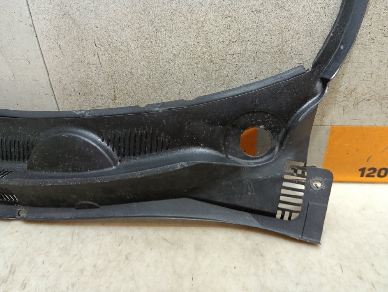 Планка под лобовое стекло