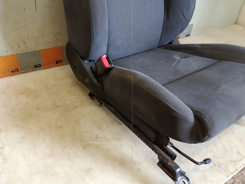 Сиденье переднее левое