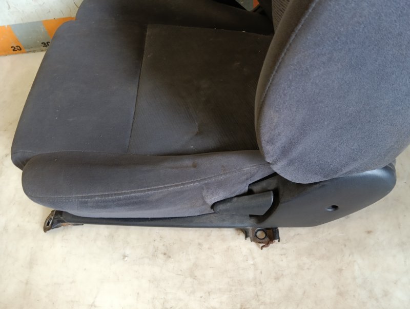 Сиденье переднее левое