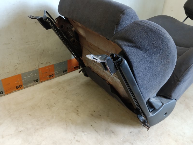 Сиденье переднее левое