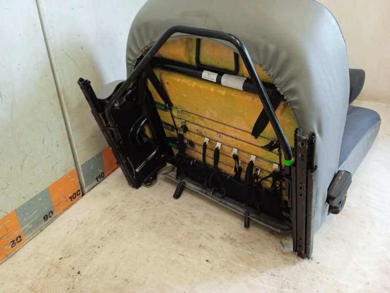 Сиденье переднее правое