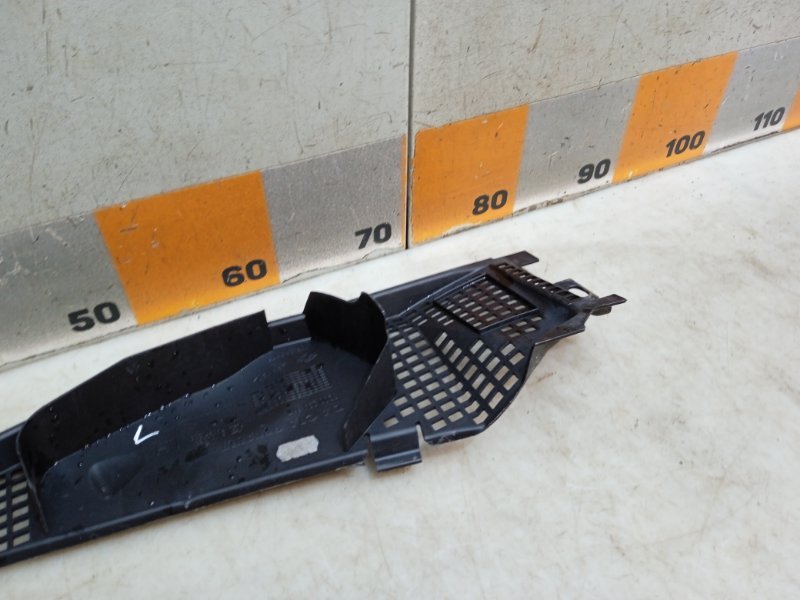 Планка под лобовое стекло