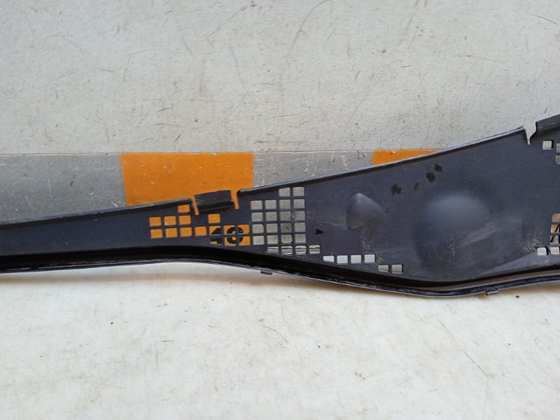 Планка под лобовое стекло