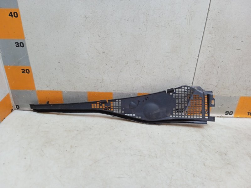 Планка под лобовое стекло