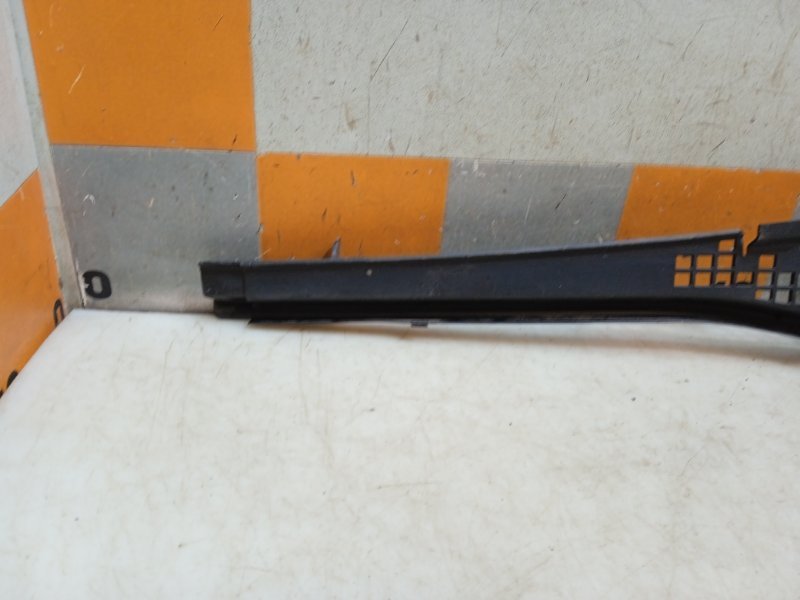 Планка под лобовое стекло