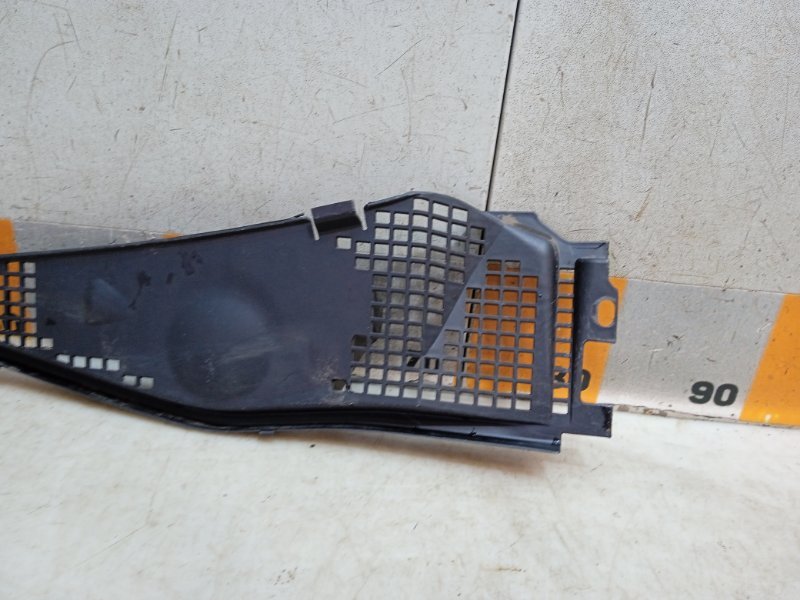 Планка под лобовое стекло