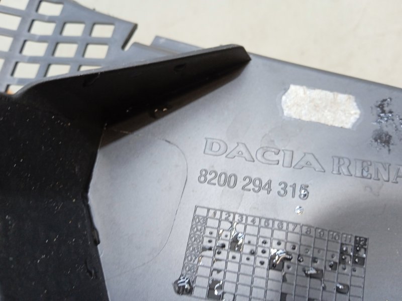 Планка под лобовое стекло