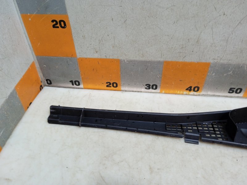 Планка под лобовое стекло