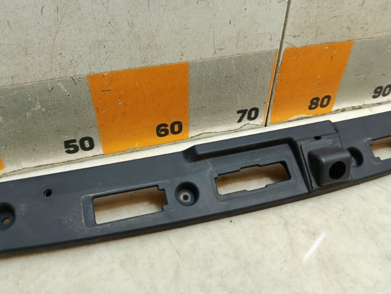 Накладка крышки багажника