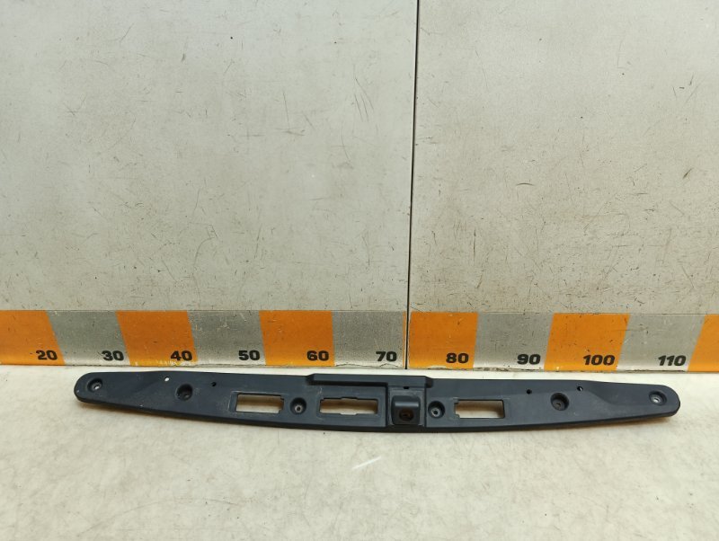 Накладка крышки багажника