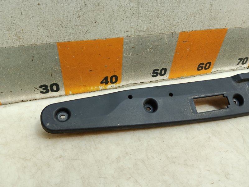 Накладка крышки багажника