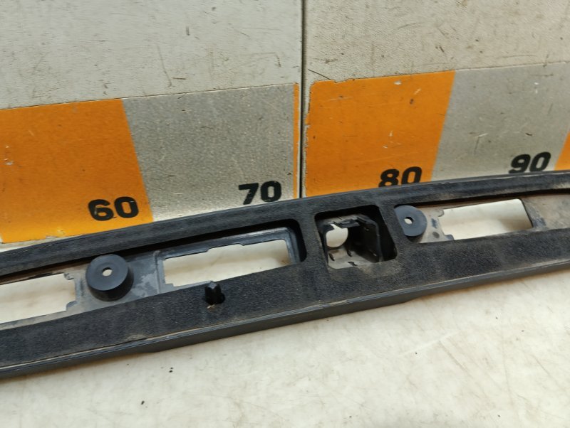 Накладка крышки багажника