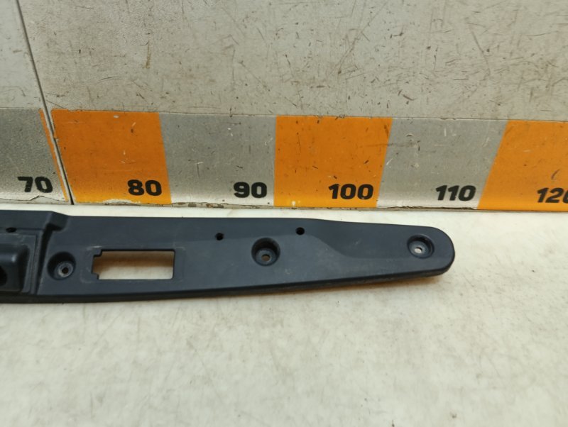 Накладка крышки багажника