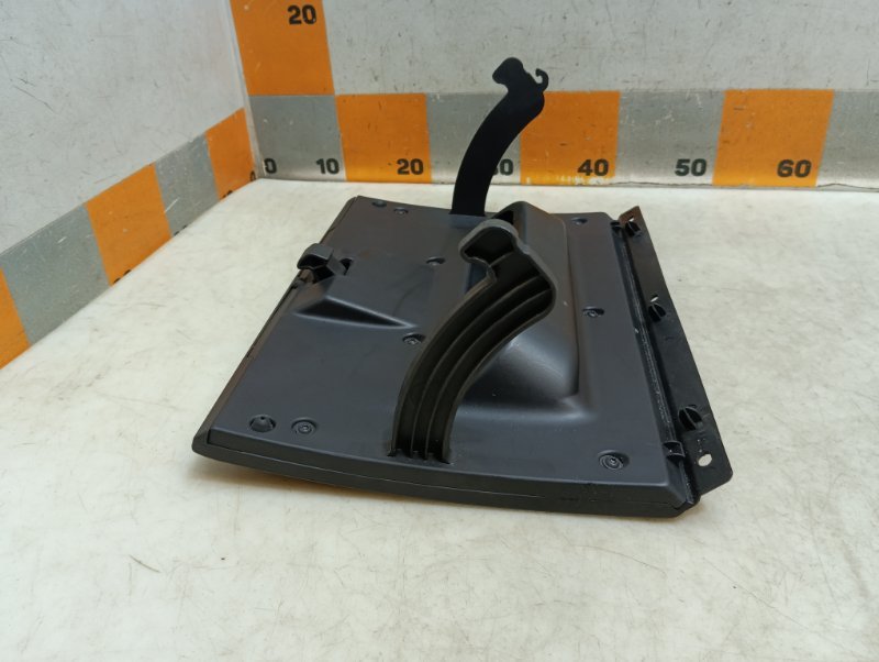 Крышка бардачка