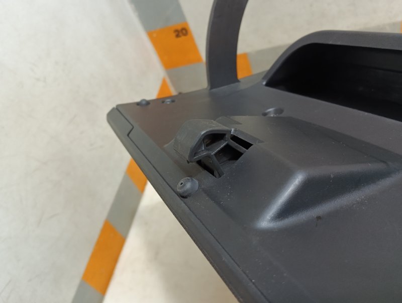 Крышка бардачка