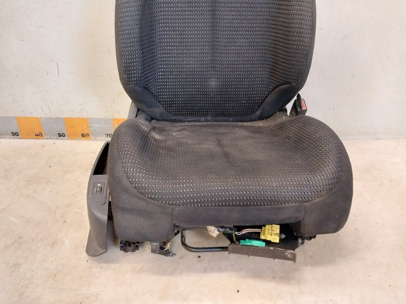 Сиденье переднее правое