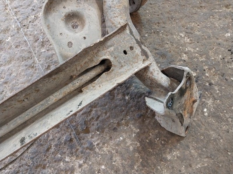 Балка задняя