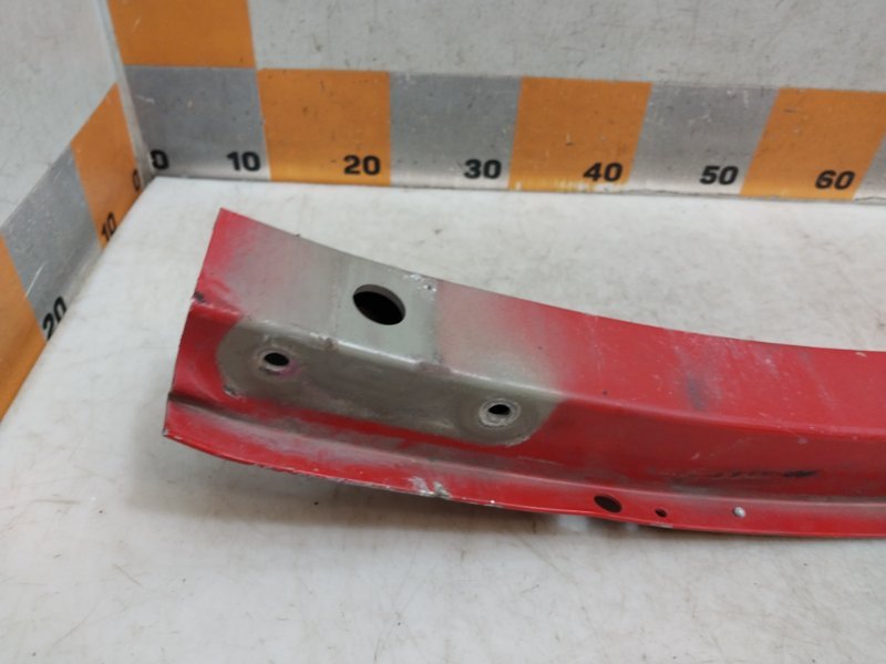 Усилитель переднего бампера