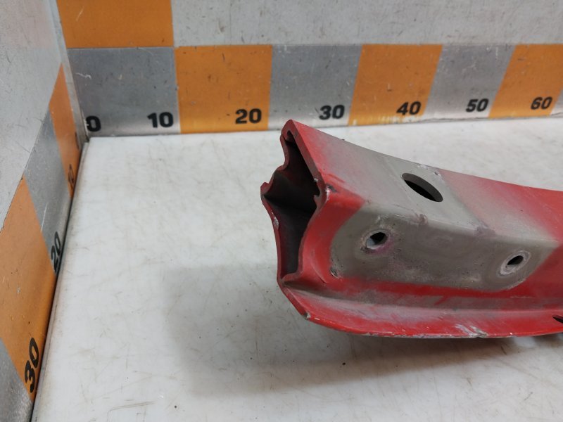 Усилитель переднего бампера