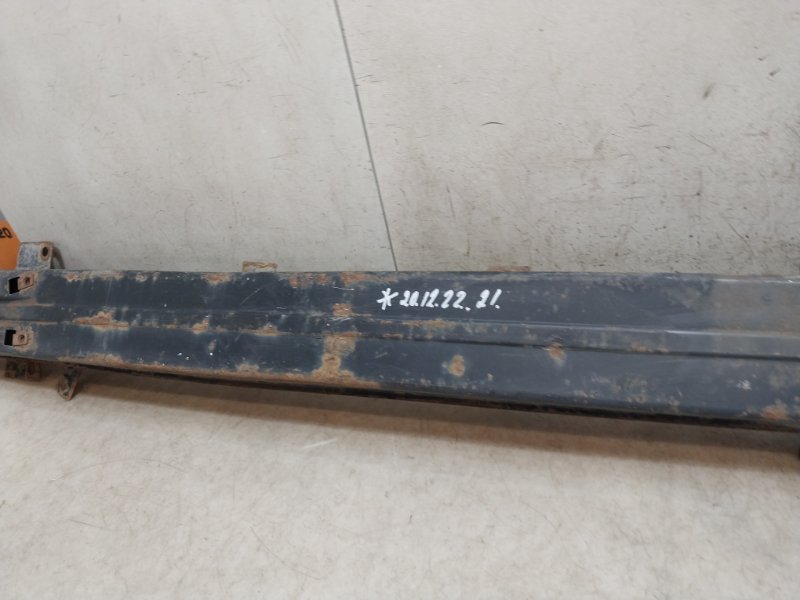 Усилитель переднего бампера