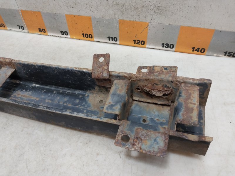 Усилитель переднего бампера