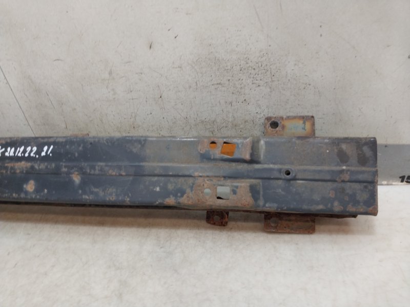 Усилитель переднего бампера