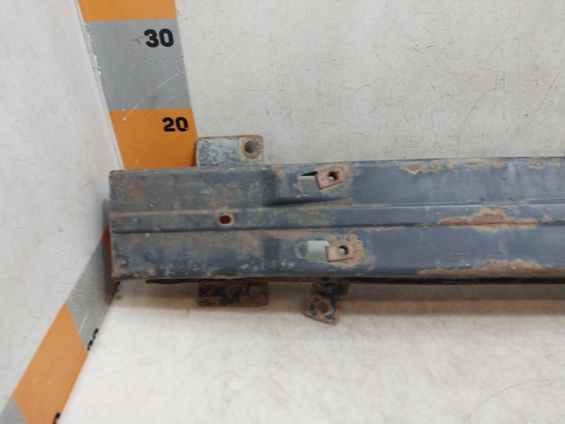 Усилитель переднего бампера