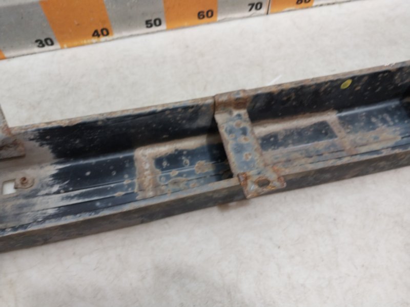 Усилитель переднего бампера