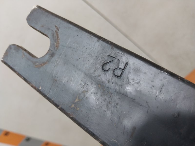 Кронштейн передней балки