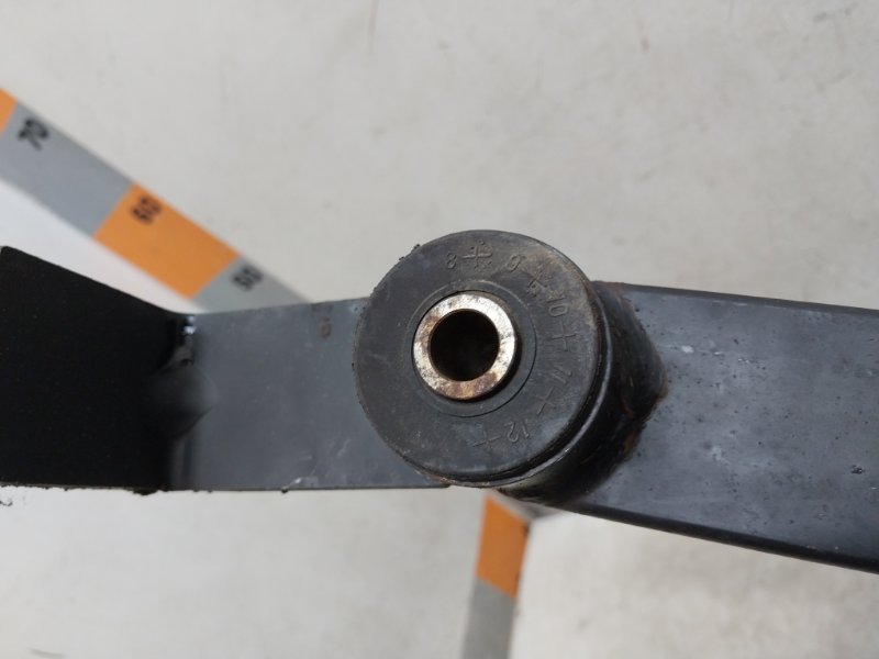 Кронштейн передней балки