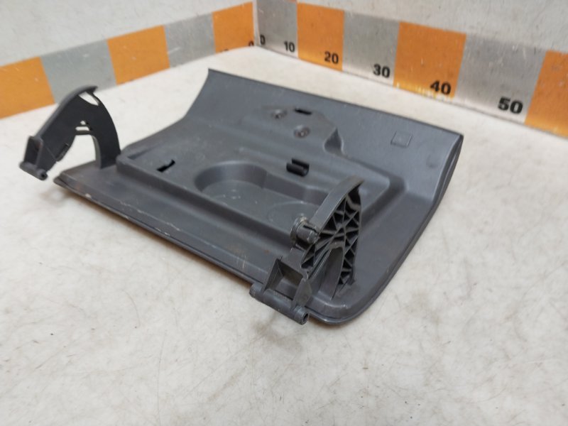 Крышка бардачка