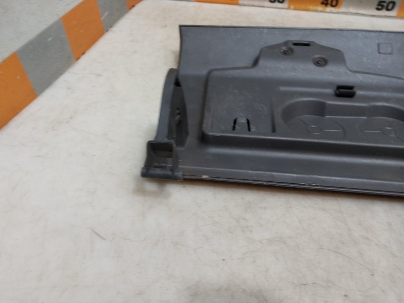 Крышка бардачка