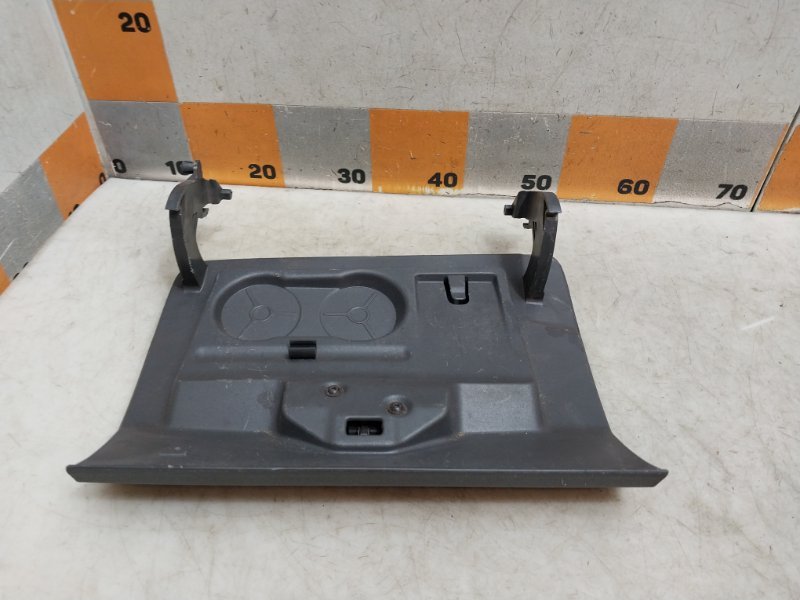 Крышка бардачка