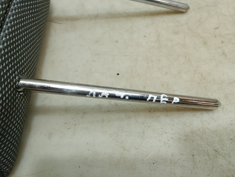 Подголовник сиденья