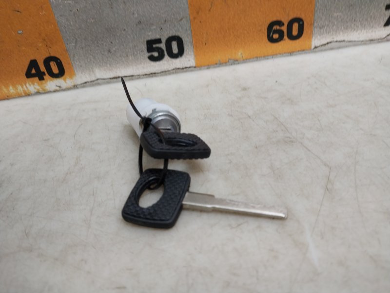 Вставка замка зажигания с ключом