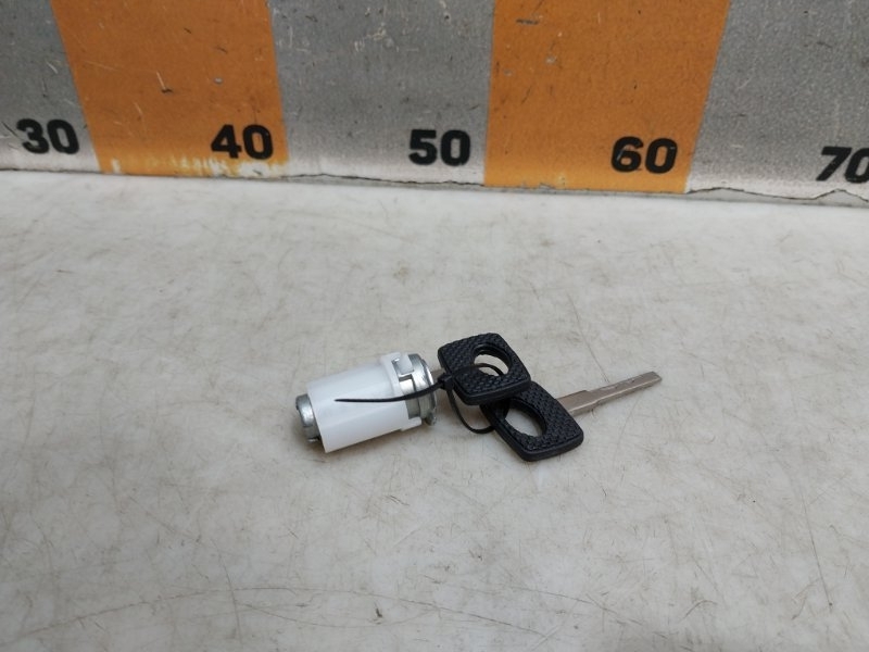 Вставка замка зажигания с ключом