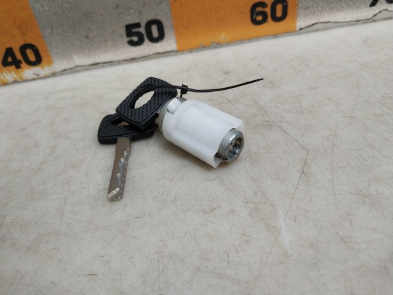 Вставка замка зажигания с ключом