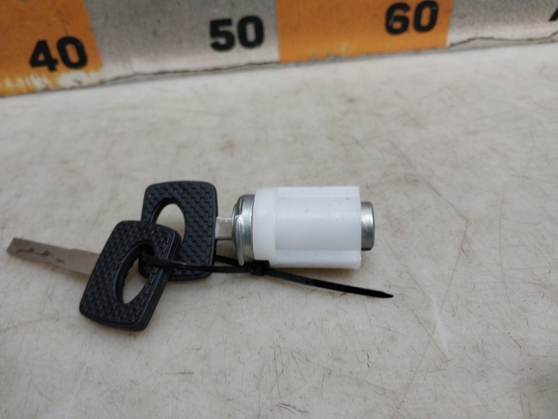 Вставка замка зажигания с ключом