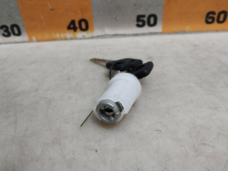 Вставка замка зажигания с ключом