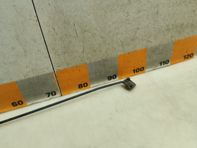 Держатель капота