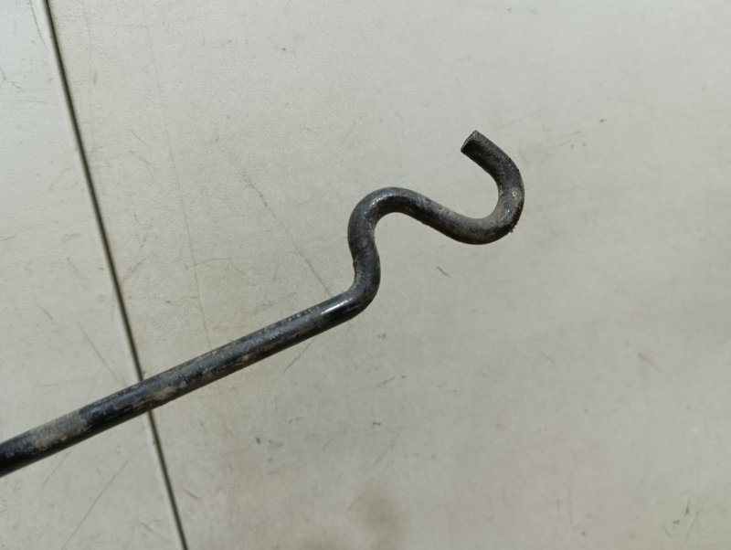 Держатель капота